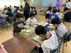 IMG_6131_‏左奥グレーのトレーナの子が参加した小4の子.jpg